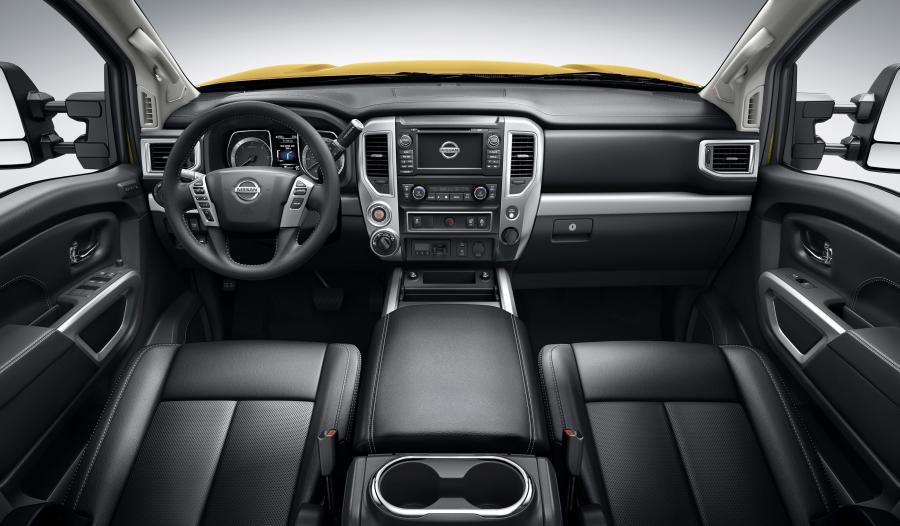 Торпедо Nissan Titan XD PRO-4X Crew Cab 2015 года  (фото 17 из 39)